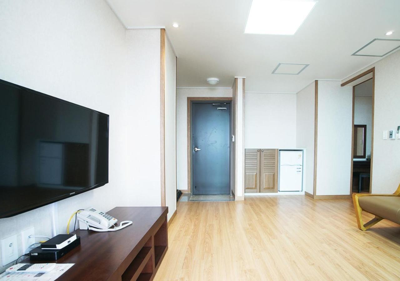 Iris Hotel Seogwipo Ngoại thất bức ảnh