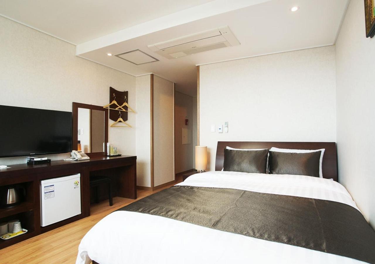 Iris Hotel Seogwipo Ngoại thất bức ảnh